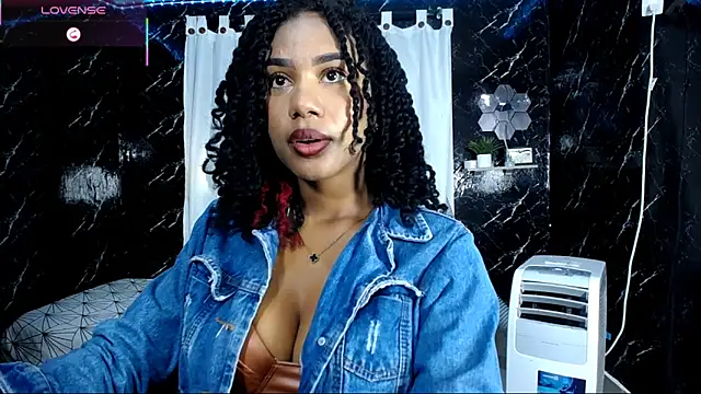 Snapshot of Hillary_queen chatting on 09-28-25, 12:54 Hillary queen online show from 09-28-25, 12:54