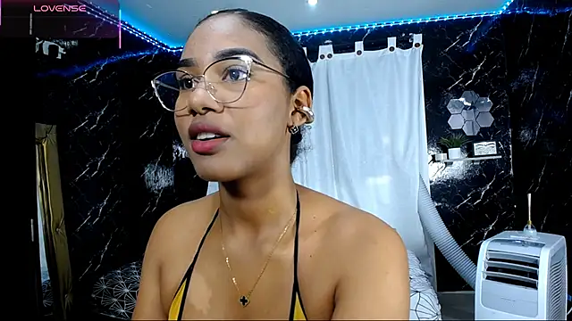 Snapshot of Hillary_queen chatting on 10-03-25, 12:46 Hillary queen online show from 10-03-25, 12:46