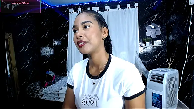 Snapshot of Hillary_queen chatting on 10-06-25, 12:46 Hillary queen online show from 10-06-25, 12:46