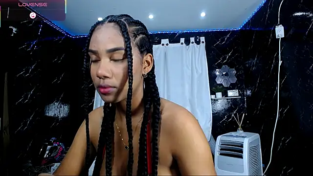 Snapshot of Hillary_queen chatting on 10-11-25, 12:47 Hillary queen online show from 10-11-25, 12:47