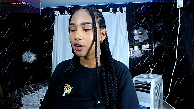 Snapshot of Hillary_queen chatting on 10-12-25, 12:59 Hillary queen online show from 10-12-25, 12:59