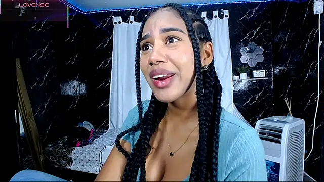 Snapshot of Hillary_queen chatting on 10-13-25, 01:00 Hillary queen online show from 10-13-25, 01:00