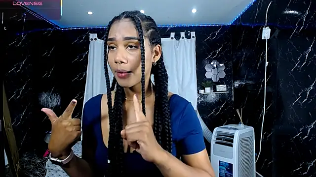 Snapshot of Hillary_queen chatting on 10-17-25, 12:41 Hillary queen online show from 10-17-25, 12:41