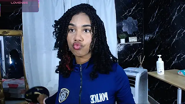 Snapshot of Hillary_queen chatting on 10-31-25, 06:09 Hillary queen online show from 10-31-25, 06:09