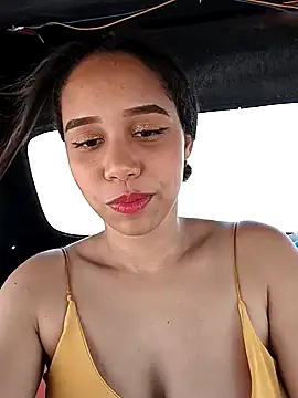 Snapshot of emma-19- chatting on 03-18-25, 05:31 emma-19- online show from 03-18-25, 05:31