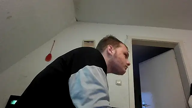 Nicolasjlhkjzl online show from 07-21-26, 04:20