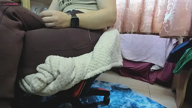 Snapshot of Queen_Sport chatting on 10-31-25, 08:15 Queen Sport online show from 10-31-25, 08:15