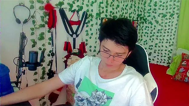 Snapshot of Andy_gray chatting on 12-21-25, 04:47 Andy gray online show from 12-21-25, 04:47