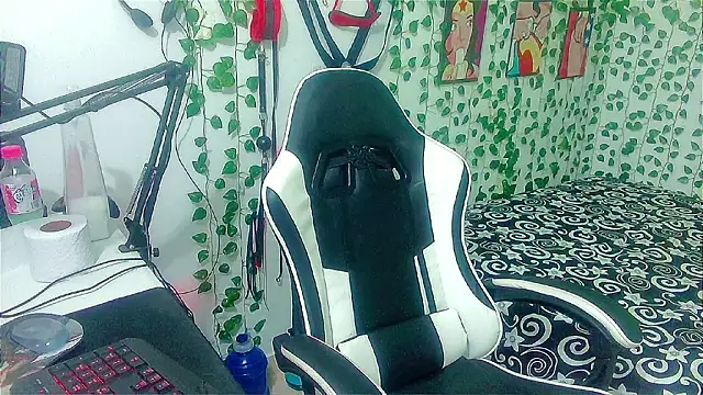 Snapshot of Andy_gray chatting on 02-21-26, 01:01 Andy gray online show from 02-21-26, 01:01