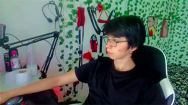 Snapshot of Andy_gray chatting on 02-23-26, 03:53 Andy gray online show from 02-23-26, 03:53