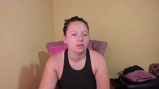 lauraguzman online show from 06-11-26, 03:59