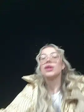 Snapshot of KylieJoyce chatting on 01-09-25, 10:31 KylieJoyce online show from 01-09-25, 10:31