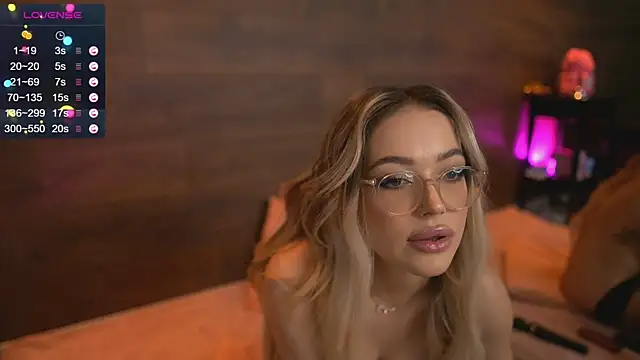 Snapshot of KylieJoyce chatting on 01-25-25, 01:32 KylieJoyce online show from 01-25-25, 01:32