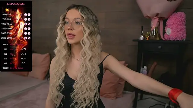 Snapshot of KylieJoyce chatting on 02-06-25, 10:43 KylieJoyce online show from 02-06-25, 10:43