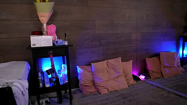 Snapshot of KylieJoyce chatting on 03-10-25, 10:24 KylieJoyce online show from 03-10-25, 10:24