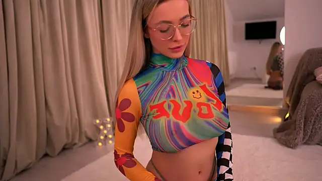 KylieJoyce online show from 04-27-26, 08:18