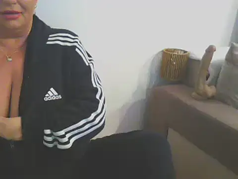 Snapshot of hotsierra4u chatting on 12-14-25, 01:27 hotsierra4u online show from 12-14-25, 01:27