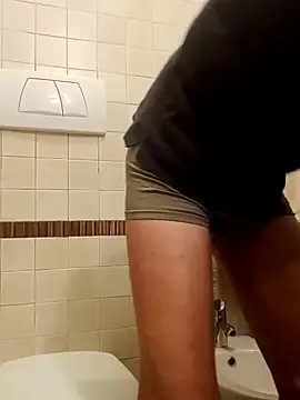 Snapshot of Frabox65 chatting on 03-12-25, 11:44 Frabox65 online show from 03-12-25, 11:44