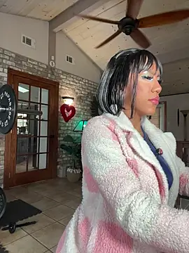 Snapshot of LushianaFitness chatting on 11-07-25, 03:12 LushianaFitness online show from 11-07-25, 03:12