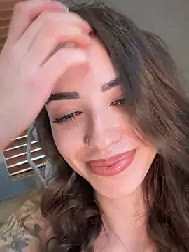 Snapshot of TinyMimi chatting on 01-04-25, 06:19 TinyMimi online show from 01-04-25, 06:19