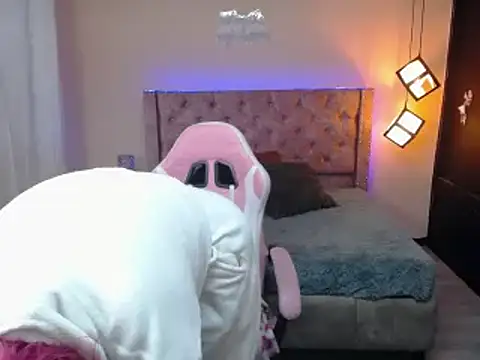 brithany smiith  online show from 03-11-25, 03:48