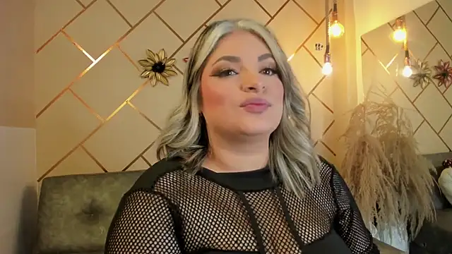 Snapshot of marianeporter__ chatting on 12-14-25, 12:05 marianeporter online show from 12-14-25, 12:05