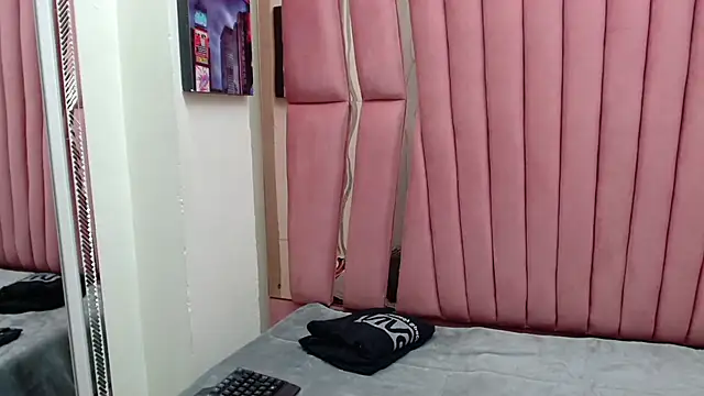 Snapshot of Sarah_Hornny chatting on 03-12-25, 03:13 Sarah Hornny online show from 03-12-25, 03:13