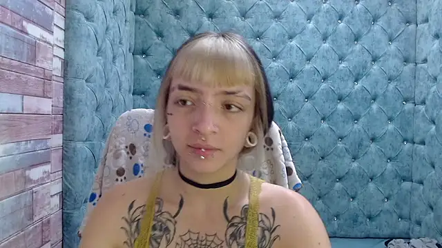 Snapshot of Samantha_Smiith chatting on 10-24-25, 04:09 Samantha Smiith online show from 10-24-25, 04:09