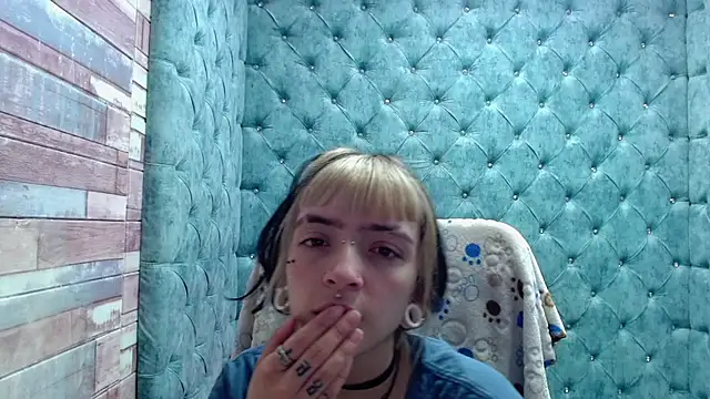 Snapshot of Samantha_Smiith chatting on 10-30-25, 03:52 Samantha Smiith online show from 10-30-25, 03:52