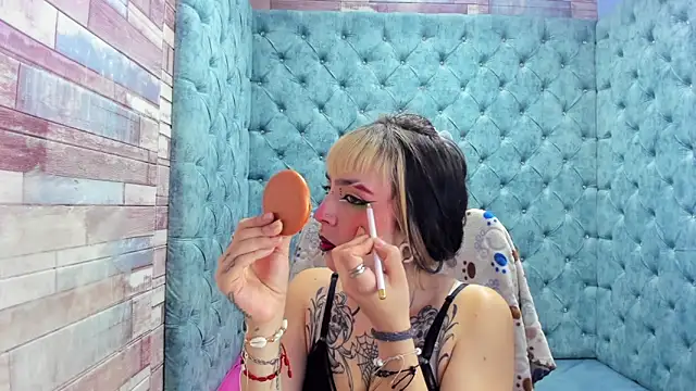 Snapshot of Samantha_Smiith chatting on 12-14-25, 04:18 Samantha Smiith online show from 12-14-25, 04:18