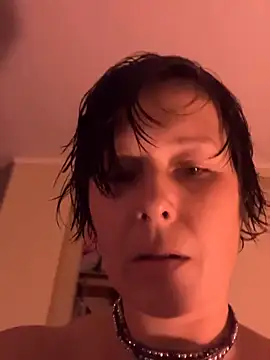 Snapshot of KatieBARBiE98 chatting on 12-12-24, 09:48 KatieBARBiE98 online show from 12-12-24, 09:48