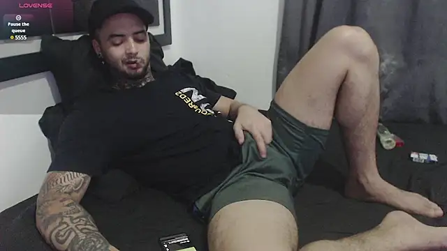 Snapshot of maxi_rogger18 chatting on 01-21-25, 01:29 maxi rogger18 online show from 01-21-25, 01:29