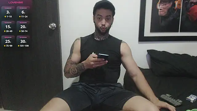 Snapshot of maxi_rogger18 chatting on 03-20-25, 02:51 maxi rogger18 online show from 03-20-25, 02:51