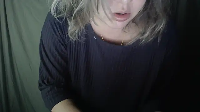 Snapshot of 1BECHA1 chatting on 02-16-25, 02:31 1BECHA1 online show from 02-16-25, 02:31