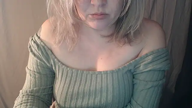 Snapshot of 1BECHA1 chatting on 02-19-25, 10:23 1BECHA1 online show from 02-19-25, 10:23