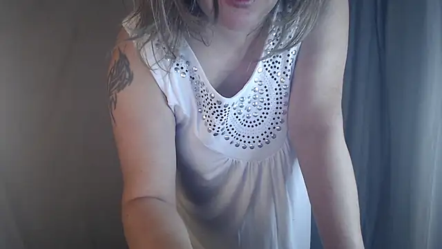 Snapshot of 1BECHA1 chatting on 10-01-25, 12:49 1BECHA1 online show from 10-01-25, 12:49