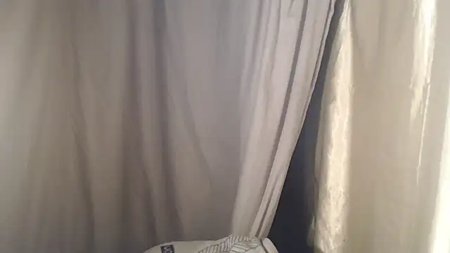 Snapshot of 1BECHA1 chatting on 10-05-25, 03:32 1BECHA1 online show from 10-05-25, 03:32