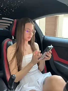 AlyseReuse online show from 10-14-25, 03:13