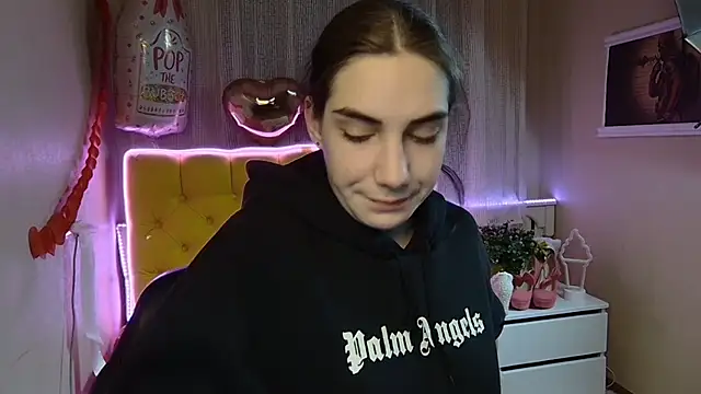 Snapshot of NikaStark_ chatting on 03-01-25, 07:15 NikaStark  online show from 03-01-25, 07:15