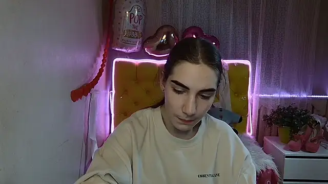 Snapshot of NikaStark_ chatting on 03-07-25, 07:38 NikaStark  online show from 03-07-25, 07:38