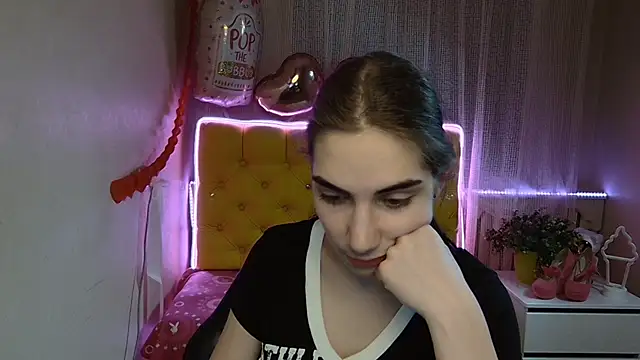 Snapshot of NikaStark_ chatting on 03-09-25, 01:35 NikaStark  online show from 03-09-25, 01:35