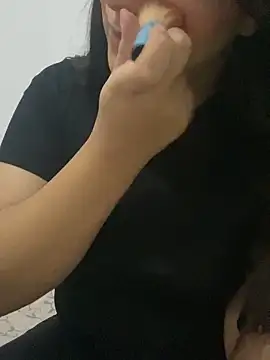 yassminsexy22 online show from 09-24-25, 06:11