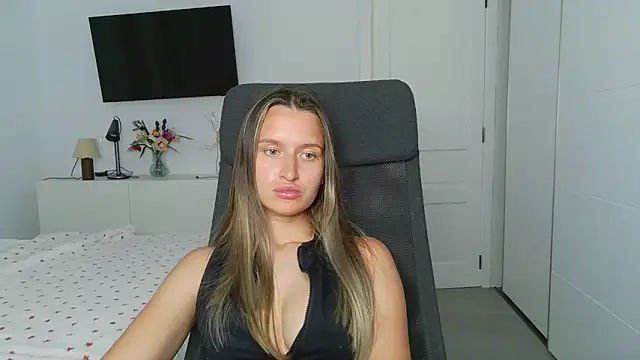 Snapshot of Submissive_love chatting on 10-28-25, 10:45 Submissive love online show from 10-28-25, 10:45