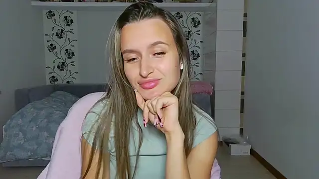 Snapshot of Submissive_love chatting on 11-17-25, 04:35 Submissive love online show from 11-17-25, 04:35