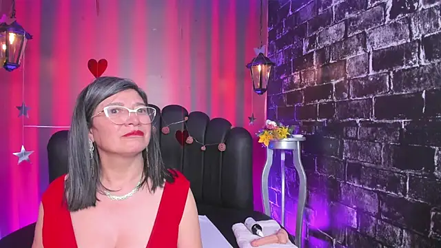 Snapshot of Madame_Jay chatting on 02-15-25, 08:54 Madame Jay online show from 02-15-25, 08:54