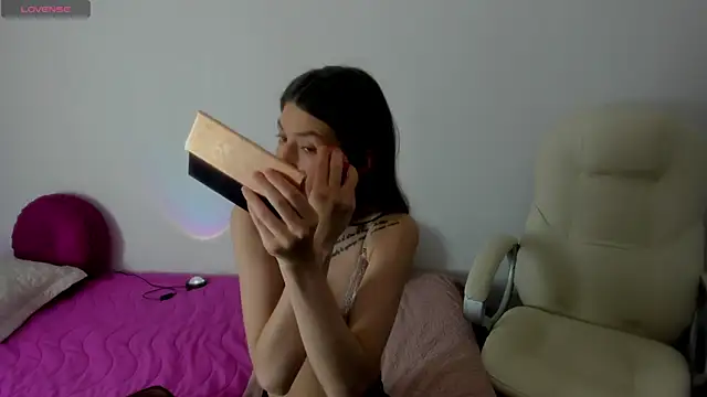 Snapshot of Tesa_cute chatting on 12-13-24, 09:41 Tesa cute online show from 12-13-24, 09:41