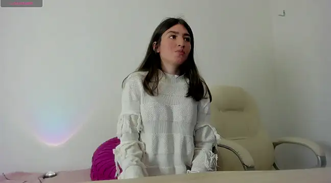 Snapshot of Tesa_cute chatting on 02-05-25, 01:15 Tesa cute online show from 02-05-25, 01:15