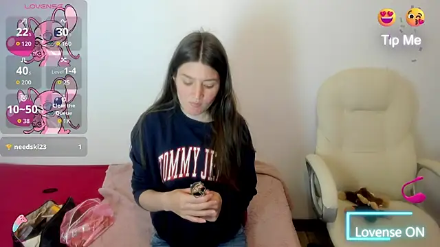 Snapshot of Tesa_cute chatting on 09-29-25, 01:11 Tesa cute online show from 09-29-25, 01:11