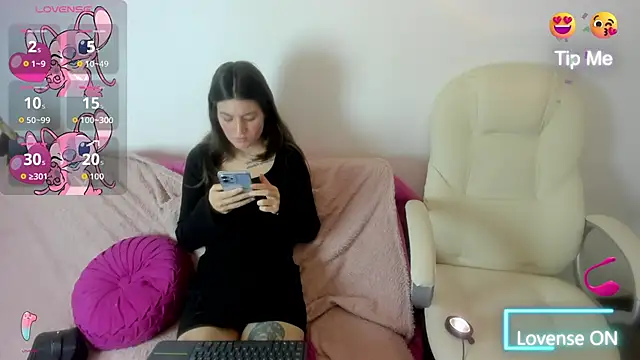 Snapshot of Tesa_cute chatting on 11-08-25, 05:18 Tesa cute online show from 11-08-25, 05:18