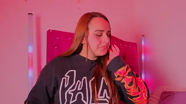 Snapshot of evy_orange1 chatting on 11-17-25, 04:07 evy orange1 online show from 11-17-25, 04:07